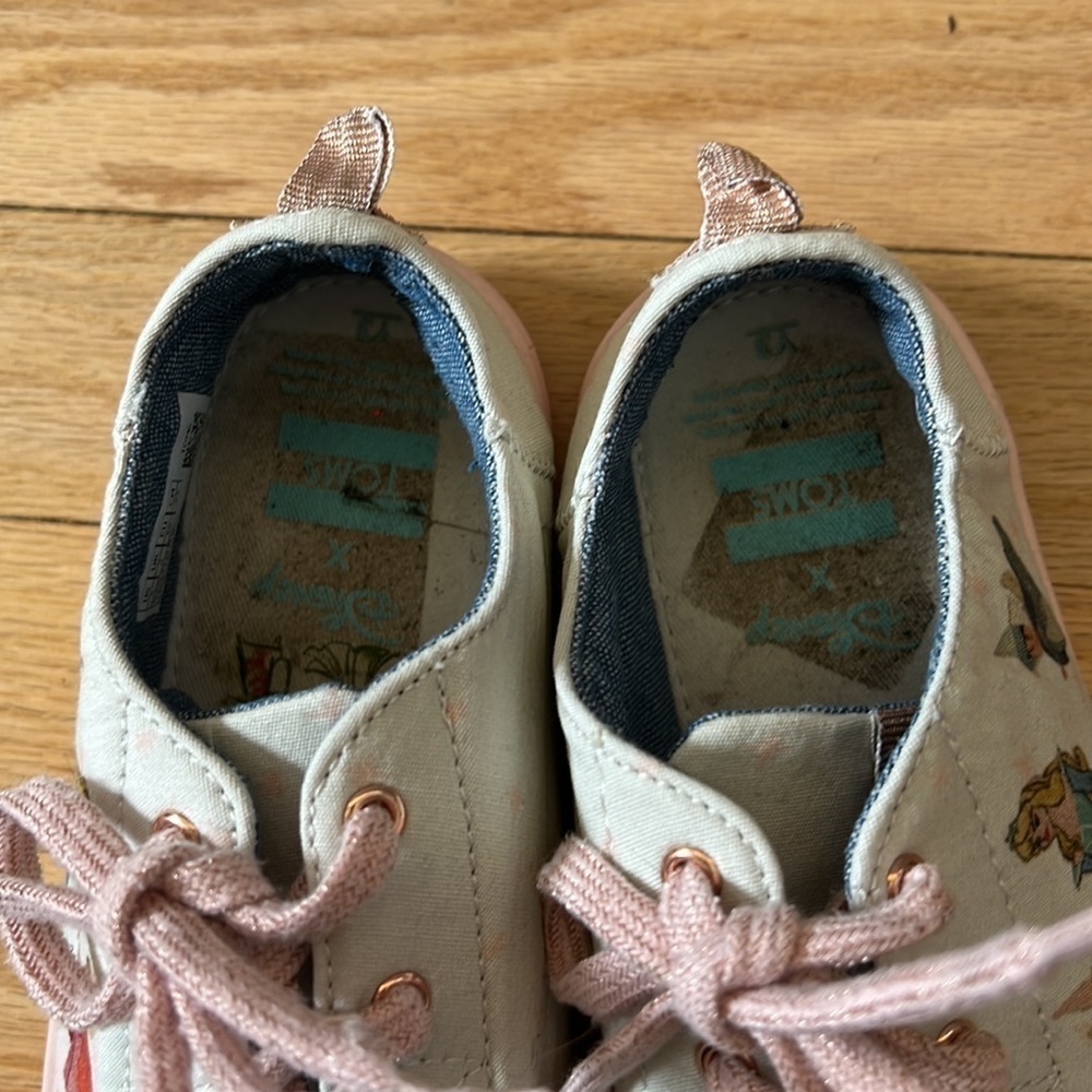 Disney TOMS Princess Aurora Sleeping Beauty Girls Size 3 Sneakers - Picture 6 of 11